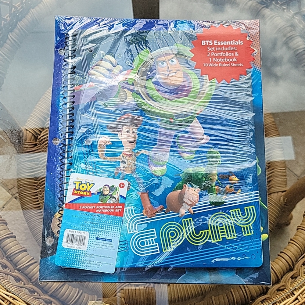 Toy story folder and notebook